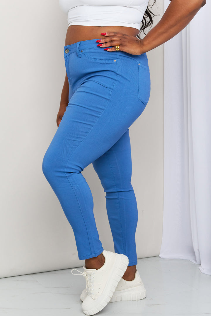 YMI Jeanswear Kate Hyper-Stretch Full Size Mid-Rise Skinny Jeans in Electric Blue - ALINA VOGT