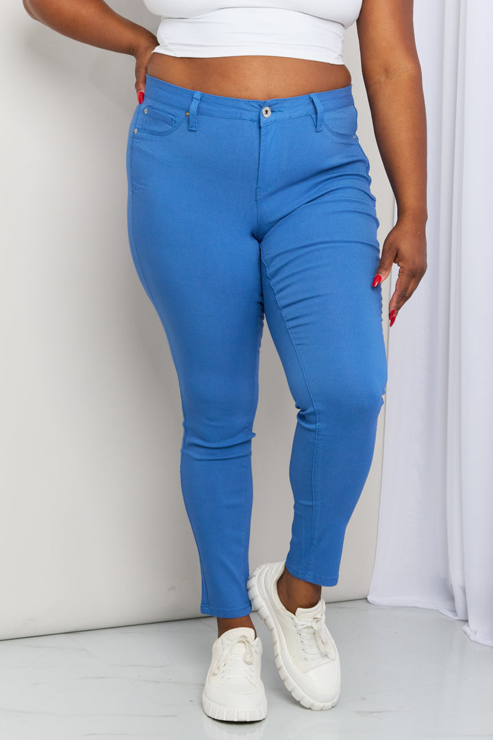 YMI Jeanswear Kate Hyper-Stretch Full Size Mid-Rise Skinny Jeans in Electric Blue - ALINA VOGT